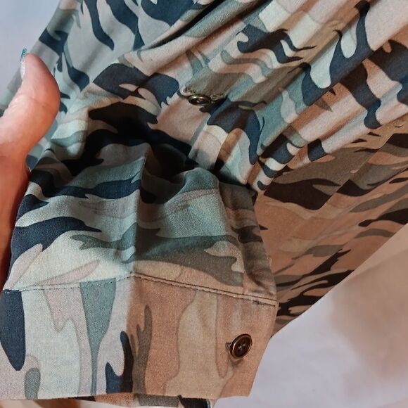 Grand & Greene Camo Button Down Blouse - Picture 4 of 10